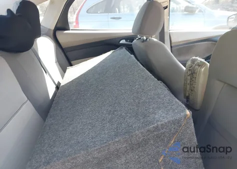 2014 Ford Focus Se z USA, uszkodzony, nr VIN 1FADP3F21EL190247